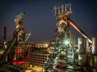 Vue des anciens hauts fourneaux et du nouveau quartier à Esch-B Copyright Claude Piscitelli